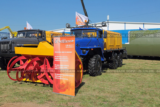 Международный авиационно-космический салон МАКС-2015. Роторная снегоуборочная машина на базе грузовика Урал. Редакционное фото, фотограф Игорь Долгов / Фотобанк Лори