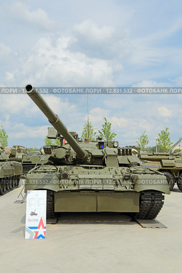 Международный военно-технический форум "Армия-2015", Кубинка, военно-патриотический парк "Патриот". Т-80 основной боевой танк СССР. Первый в мире серийный танк с газотурбинной силовой установкой. Редакционное фото, фотограф Игорь Долгов / Фотобанк Лори