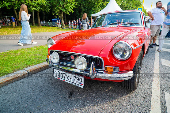 MG MGB. Городской фестиваль музея транспорта Москвы на Воробьевых горах. Июль 2024. Редакционное фото, фотограф Наталья Филатова / Фотобанк Лори