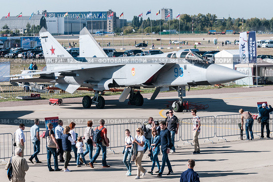 МиГ-31БМ - сверхзвуковой всепогодный истребитель-перехватчик дальнего радиуса действия. Международный авиационно-космический салон МАКС-2015. Редакционное фото, фотограф Алексей Бок / Фотобанк Лори