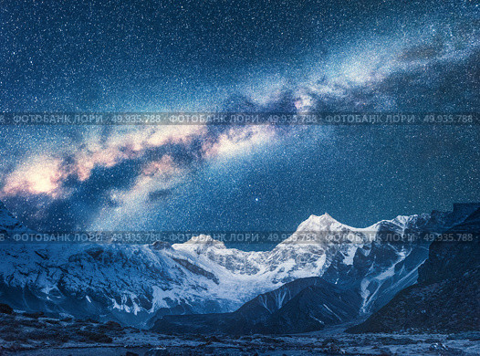 Milky Way and Beautiful Manaslu, Himalayas. Amazing view with himalayan mountains and starry sky at night in Nepal. High rocks with snowy peak and sky with stars. Night landscape with bright milky way. Milky Way and Beautiful Manaslu, Himalayas. Space. Стоковое фото, агентство Ingram Publishing / Фотобанк Лори