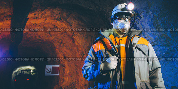 miner underground mining gold. Стоковое фото, фотограф Mark Agnor / Фотобанк Лори