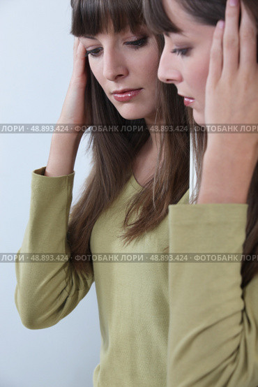 Mirror image of a woman. Стоковое фото, агентство Ingram Publishing / Фотобанк Лори