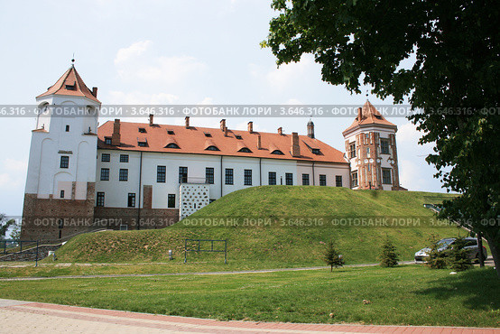 Мирский замок, г. п. Мир, Гродненская обл., Беларусь (2012 год). Редакционное фото, фотограф Марина Шатерова / Фотобанк Лори