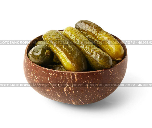 Миска с вкусными квашенными огурцами на белом фоне. Стоковое фото, фотограф Pixel_shot / Фотобанк Лори