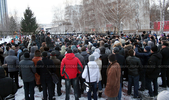 Митинг за честные выборы в Набережных Челнах, Татарстан. 10.12.2011. Редакционное фото, фотограф Сагирова Алсу / Фотобанк Лори