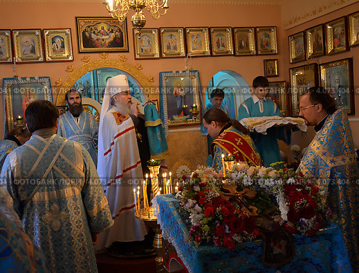 Митрополит Днепропетровский и Павлоградский Ириней.Церковная служба. (2012 год). Редакционное фото, фотограф Несинов Олег / Фотобанк Лори