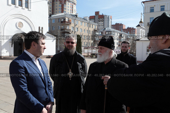 Митрополит Крутицкий и Коломенский Павел с визитом в Александро Невский храм Балашихи (2023 год). Редакционное фото, фотограф Дмитрий Неумоин / Фотобанк Лори