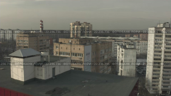Многоэтажный дом в спальном районе города Одинцово. Съемка с коптера. Стоковое видео, видеограф Евгений Ковалев / Фотобанк Лори