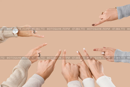 Множество рук, указывающих на что-то на бежевом фоне. Стоковое фото, фотограф Pixel_shot / Фотобанк Лори