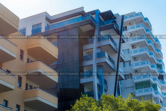 Modern apartment buildings in a residential area of Alanya (2022 год). Стоковое фото, фотограф Светлана Султанаева / Фотобанк Лори
