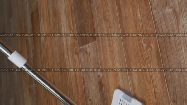 Modern mop washes brown linoleum floors, cleaning concept household chores. Стоковое видео, видеограф Катерина Белякина / Фотобанк Лори