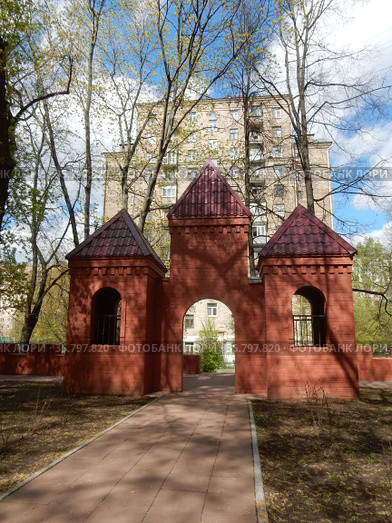 Могилевский дворик. Улица Благуша. Район Гольяново. Город Москва. Россия (2021 год). Редакционное фото, фотограф lana1501 / Фотобанк Лори