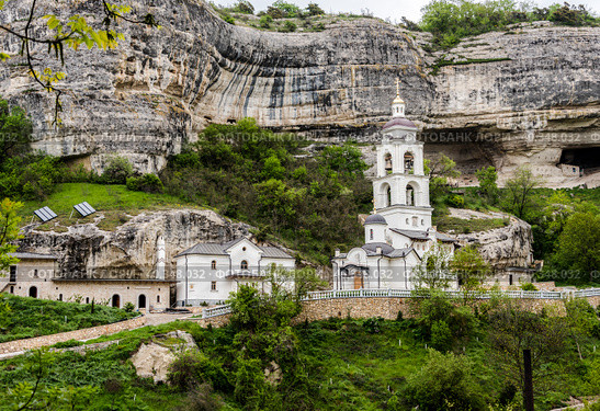 Monastery near the Uspensky Anastasievsky Monastery near the city of Bakhchisarai in the Crimea. The monastery is mentioned from the 8th century and revived in the 19th century (2019 год). Стоковое фото, фотограф Сергей Фролов / Фотобанк Лори