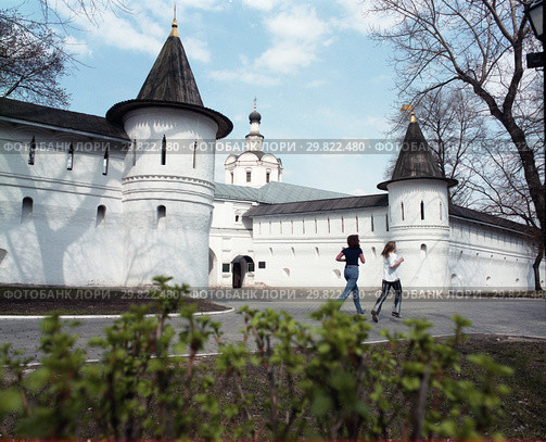 Монастырские стены и башни. Спасо-Андронников монастырь, Москва. 2006. Стоковое фото, фотограф Борис Кавашкин / Фотобанк Лори