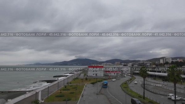 Море, набережная и автодорога. Адлер, Сочи, Россия. Стоковое видео, видеограф Вадим Хомяков / Фотобанк Лори