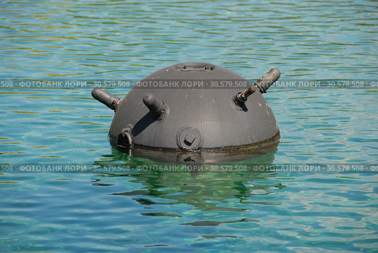Морская якорная мина образца 1908/1939 годов (СССР). Экспозиция военно-морского флота. Парк Победы на Поклонной горе в Москве (2010 год). Редакционное фото, фотограф lana1501 / Фотобанк Лори