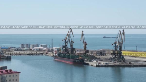 Морской порт в городе Холмск на острове Сахалин (2023 год). Редакционное видео, видеограф Эльвира  Трощенкова / Фотобанк Лори