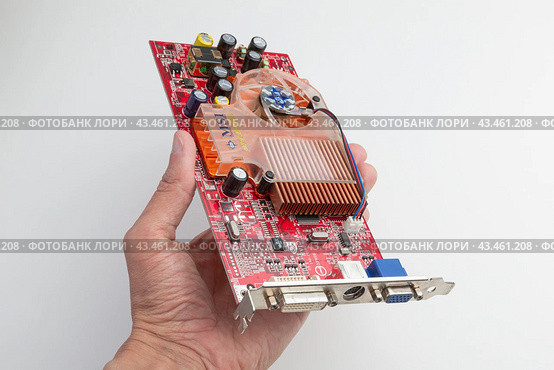 Мощная ретро видеокарта на чипе GeForce FX 5600 от nvidia версия от MSI. Редакционное фото, фотограф Станислав Кноп / Фотобанк Лори