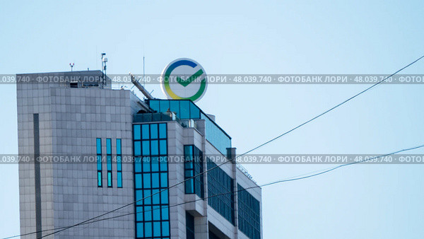 Moscow, Russia, 04 April 2025: Sberbank's logo on a building in Moscow. Редакционное фото, фотограф Igor Skripachev / Фотобанк Лори