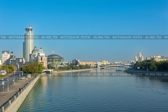 Moscow, Russia. August 30, 2024. Luxurious hotel Swissotel RedHills and Moscow International Performing Arts Center. Редакционное фото, фотограф Григорий Стоякин / Фотобанк Лори