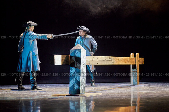 MOSCOW, RUSSIA - JAN 15, 2015: Actors K.Scherbina as Kurbsky and S.Davydov as Pretender on stage of Moscow theatre Et Cetera on the day of media preview of Boris Godunov directed by Peter Stein. Редакционное фото, фотограф Losevsky Pavel / Фотобанк Лори