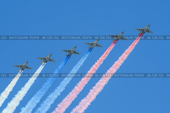 MOSCOW, RUSSIA - JUN 2020: Russian attack aircraft, Su-25 (Frogfoot) armored subsonic military aircraft at the parade in honor of the 75th anniversary of the victory. Designed for direct support of ground forces over the battlefield day and night with direct visibility of the target, as well as the destruction of objects with given coordinates around the clock in any weather conditions. Стоковое фото, фотограф Олег Дорохин / Фотобанк Лори