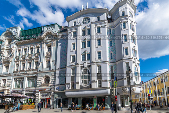 Moscow, Russia -May 4. 2019. House Sokolov on Myasnitskaya street. Landmark. Редакционное фото, фотограф Володина Ольга / Фотобанк Лори