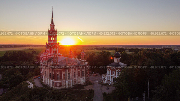 Московская область, город Можайск, вид сверху на Можайский кремль и Ново-Никольский собор (2022 год). Редакционное фото, фотограф Литвяк Игорь / Фотобанк Лори