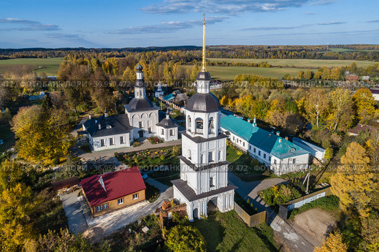 Московская область, колокольня в Колоцком монастыре (2021 год). Редакционное фото, фотограф glokaya_kuzdra / Фотобанк Лори