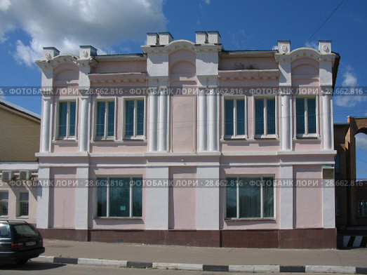 Московская область, Талдом. Старый купеческий каменный дом на площади Карла Маркса (2008 год). Стоковое фото, фотограф Елена Орлова / Фотобанк Лори