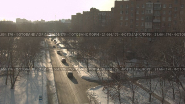 Московская улица в спальном районе. Съемка с коптера. Стоковое видео, видеограф Евгений Ковалев / Фотобанк Лори