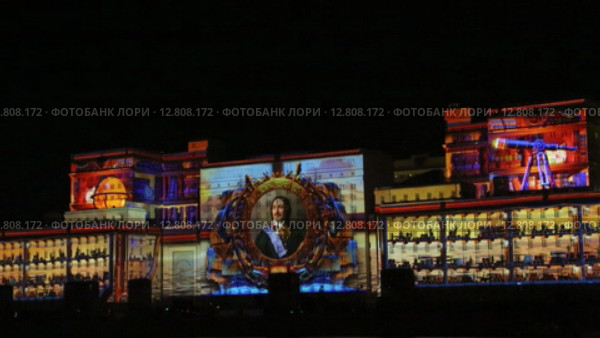 Московский международный фестиваль "Круг света". Лазерное шоу, проецируемое на фасад Министерства Обороны Российской Федерации (2015 год). Редакционное видео, видеограф Наталья Волкова / Фотобанк Лори