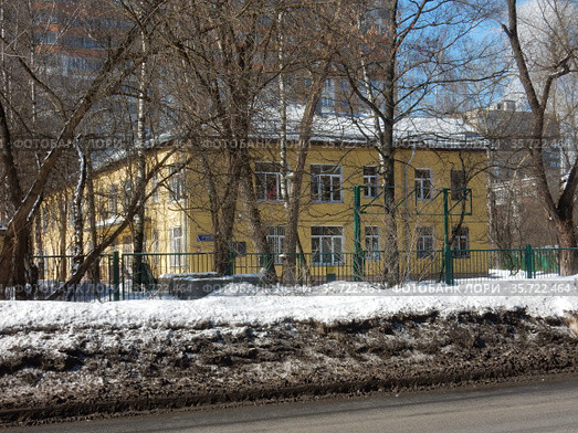 Московский научно-практический центр наркологии (филиал № 4 - Отделение медико-социальной помощи детям). 16-я Парковая улица, 13. Район Восточное Измайлово. Город Москва (2021 год). Стоковое фото, фотограф lana1501 / Фотобанк Лори