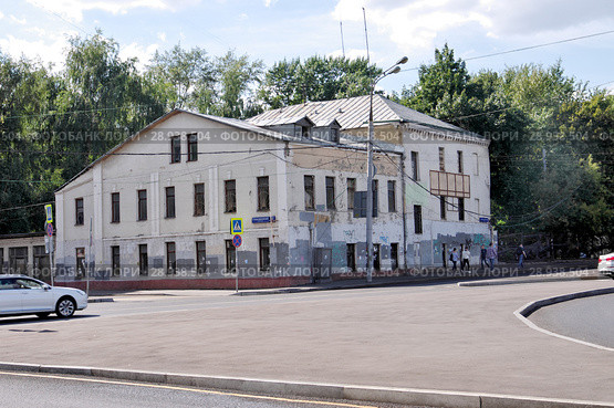 Москва, 2-ой Кожевнический переулок, дом 2. Здание 1855 года постройки (2018 год). Редакционное фото, фотограф Илюхина Наталья / Фотобанк Лори