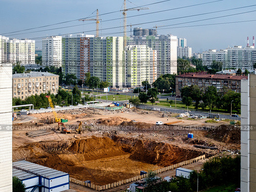 Москва, Академический район, строительство жилых домов по программе реновации жилого фонда (2017 год). Стоковое фото, фотограф glokaya_kuzdra / Фотобанк Лори