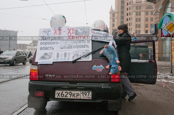Москва. Акция "Большой белый круг", 26 февраля 2012. Окончательная подготовка. Редакционное фото, фотограф Ирина Фирсова / Фотобанк Лори