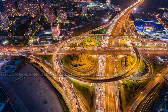 Москва, автомобильная развязка на МКАД и Ленинградском шоссе (2019 год). Редакционное фото, фотограф glokaya_kuzdra / Фотобанк Лори