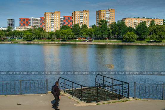 Москва, Даниловский район, Кожуховский пруд. Редакционное фото, фотограф glokaya_kuzdra / Фотобанк Лори