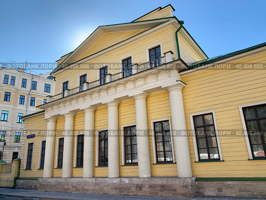 Москва, Денежный переулок, дом 9/6. Деревянная городская усадьба А. К. Поливанова (начало XIX века) (2022 год). Стоковое фото, фотограф Овчинникова Ирина / Фотобанк Лори