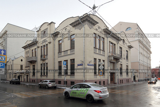 Москва дом  на углу переулков Малого Ржевского и Хлебного (2015 год). Редакционное фото, фотограф Дмитрий Неумоин / Фотобанк Лори