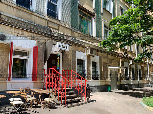 Москва, экспресс-кофейня Cezve Coffee. Адрес: Подсосенский переулок, 8 ст2 (2019 год). Редакционное фото, фотограф Овчинникова Ирина / Фотобанк Лори