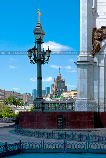 Москва. Фонарь храма Христа Спасителя (2015 год). Стоковое фото, фотограф Зобков Юрий / Фотобанк Лори