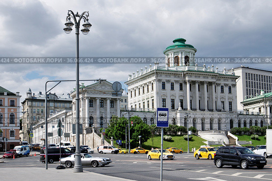 Москва. Городской пейзаж. Дом Пашкова (2021 год). Редакционное фото, фотограф Илюхина Наталья / Фотобанк Лори