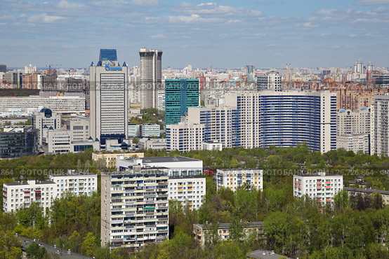 Москва, городской пейзаж, ЮЗАО. Вид сверху на район Черемушки и здание штаб-квартиры ПАО "Газпром" (2017 год). Редакционное фото, фотограф Игорь Долгов / Фотобанк Лори