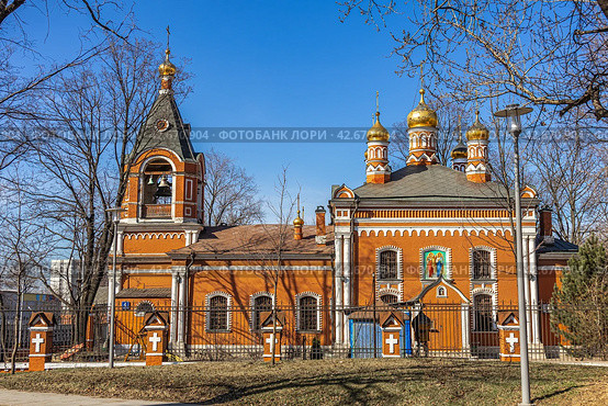 Москва. Храм Рождества Пресвятой Богородицы в селе Владыкино (1858 г.). Алтуфьевское шоссе, дом 4, строение 1 (2024 год). Стоковое фото, фотограф Владимир Сергеев / Фотобанк Лори