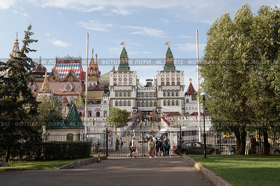 Москва. Измайловский кремль. Главный вход (2024 год). Редакционное фото, фотограф Evgenia Shevardina / Фотобанк Лори