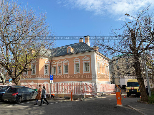 Москва, Колпачный переулок, дом 3 строение 2. Реконструкция городской усадьбы А.И. Онучина - Д.Е. Тверитинова - Г.А. Тембоза (кон. XVII в. — XIX в.: Главный дом с палатами, кон. XVII в., 1730-е гг., 1764 г., XIX в.), (2019 год). Редакционное фото, фотограф Овчинникова Ирина / Фотобанк Лори