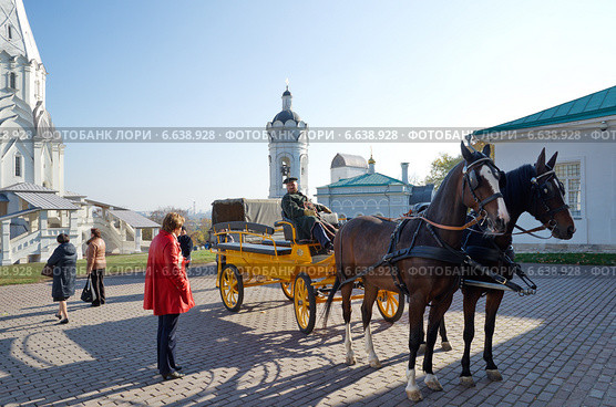 Москва. Конный экипаж в Коломенском (2014 год). Редакционное фото, фотограф Елена Коромыслова / Фотобанк Лори