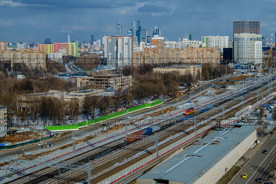 Москва, Кунцево, вид сверху на железнодорожную станцию Кунцевская (2022 год). Редакционное фото, фотограф glokaya_kuzdra / Фотобанк Лори
